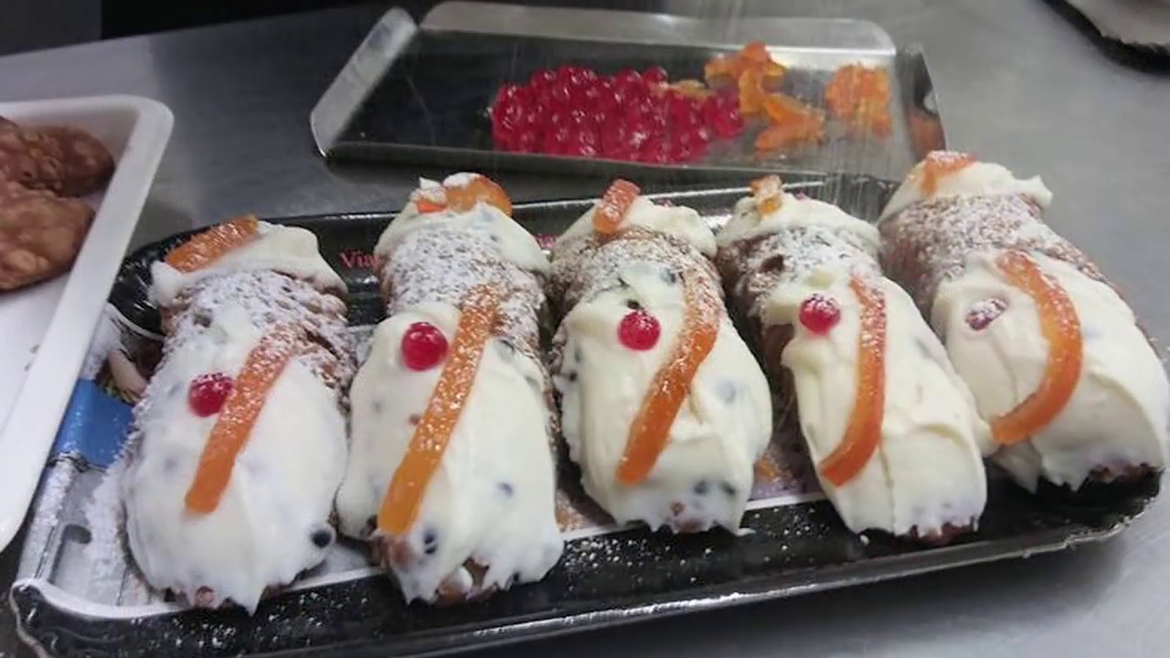 Piana degli Albanesi,  Arbëreshe in Sicily and GREAT cannoli!
