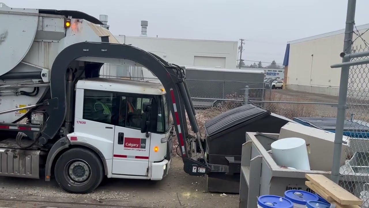 Freightliner EconicSD NTM FL-P Garbage Truck!