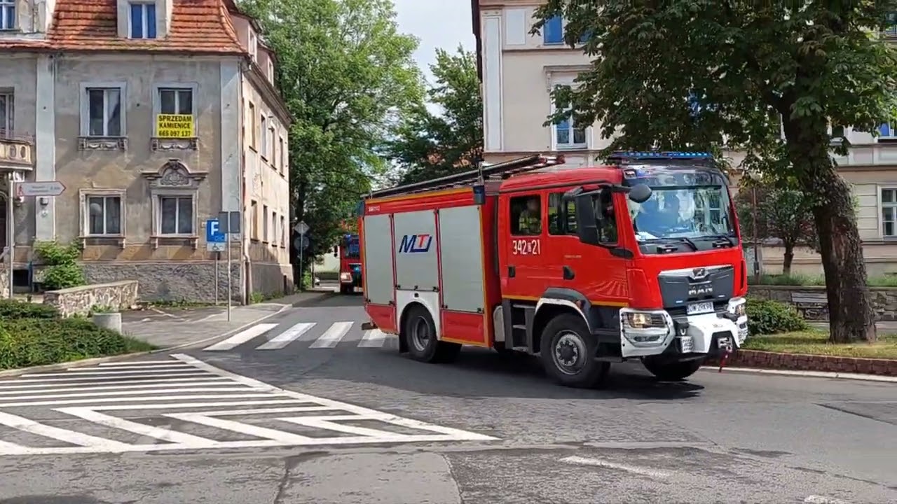 [TRĄBY] Wyjazd 2 zastępów JRG 2 Jelenia Góra do dachownia samochodu w Siedlęcinie
