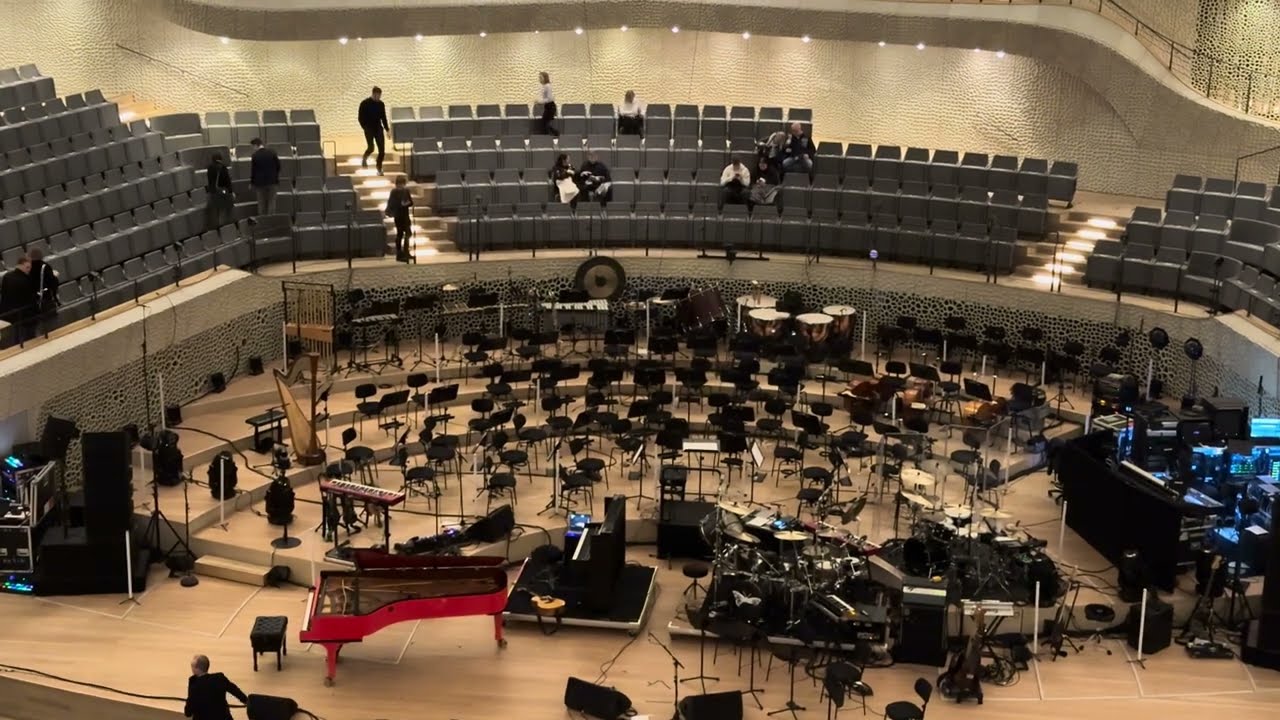 LEROY SANCHEZ🇪🇸🇺🇸,Davina Michelle 🇳🇱-in Elbphilharmonie Hamburg 🇩🇪 January 12, 2024 4K HDR