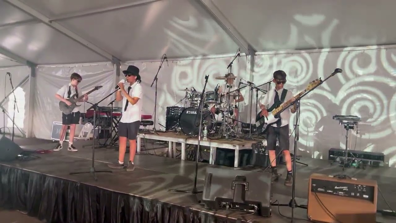 Sophisticated Gentlemen cover Green Day's Basketcase at Beermuda June 2025