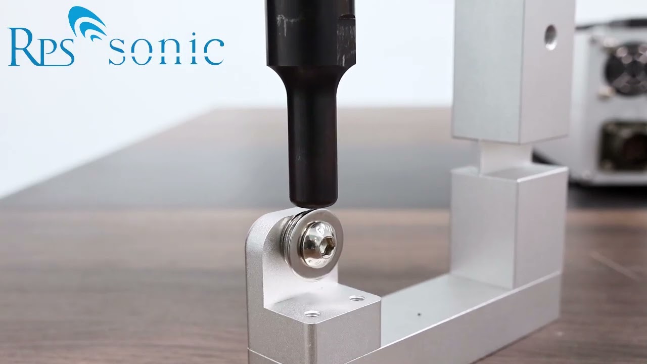 Ultrasonic fabric cutting system for fabric blinds