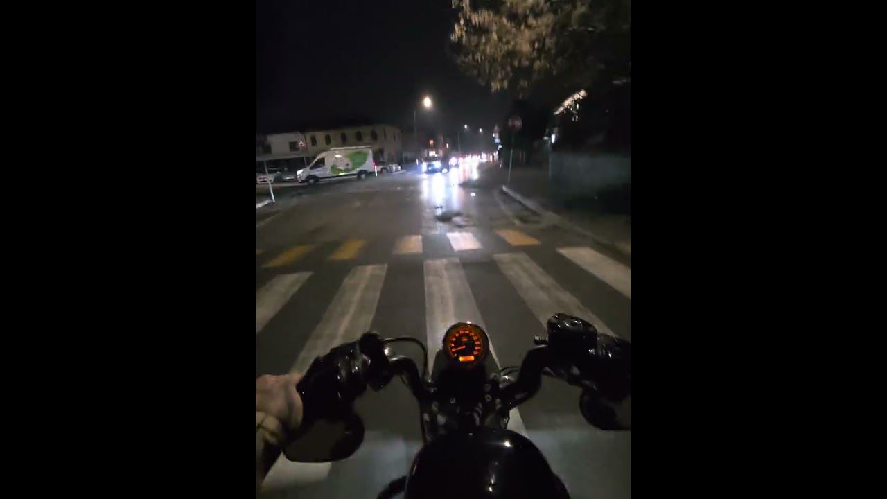 Night drive harley davidson 883r xl