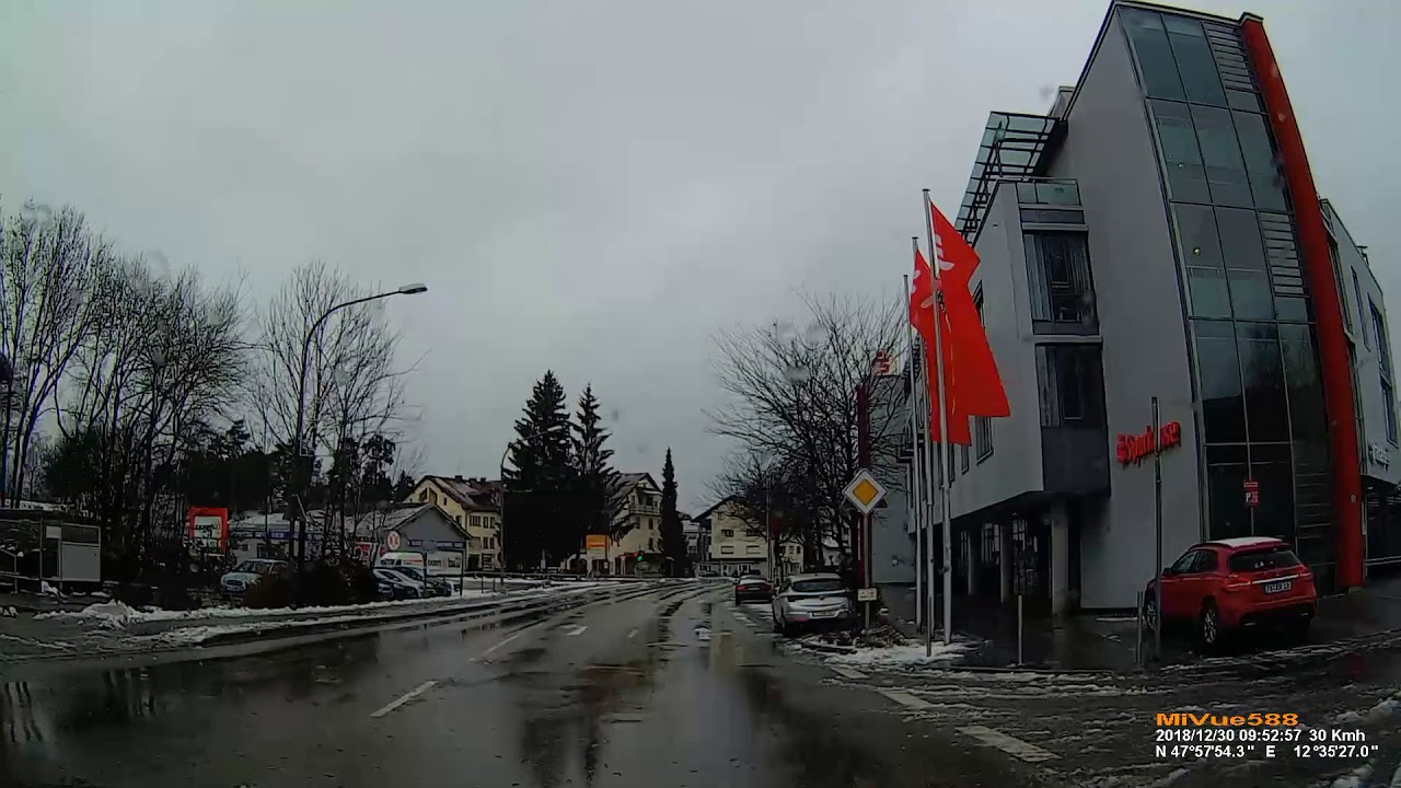 D: Stadt Traunreut. Landkreis Traunstein. Ortsdurchfahrt. Dezember 2018