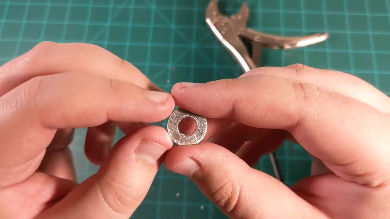 How To Install a Forward Clicky Switch in any Convoy 18650 Flashlight