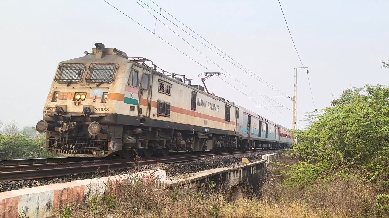 17005 Hyderabad - Raxaul Weekly | Morning Action 🔥 | INDIAN RAILWAYS 