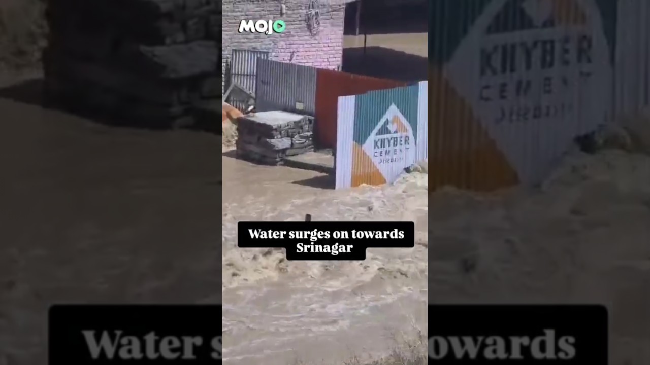 Kashmir Floods| Watch A Mountain Of Water Rolling Down Towards Srinagar #kashmir #flood #kashmirnews