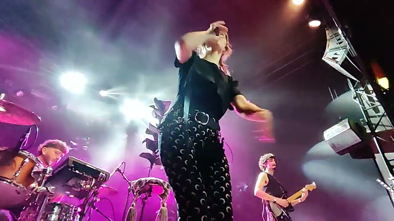 SAINT STACY- FEEL LIKE MYSELF. Live in Madrid (14-3-36). Sala Villanos. 