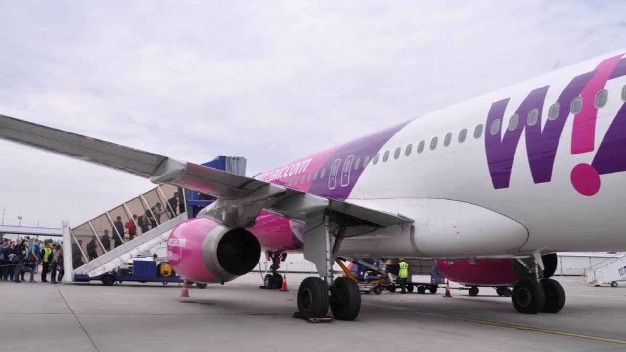 WizzAir full flight Budapest (LHBP) - Warszawa (EPWA) tripreport with go-around (aborted landing)