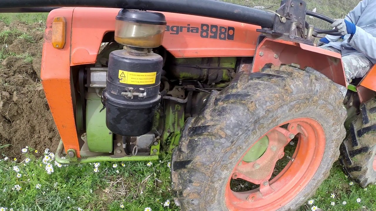 Tractor articulado Agria 8900 | Quase tombei o Agria (plough)