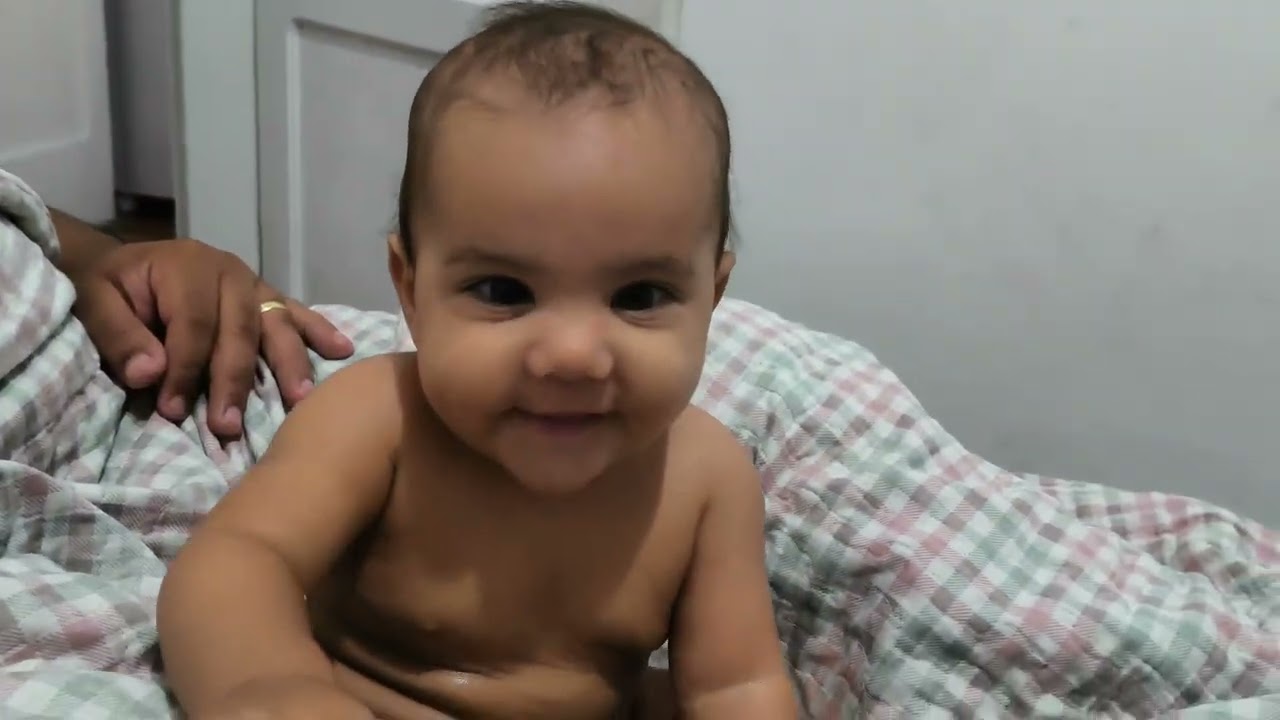 Bia nascendo dentinhos. 5m27d