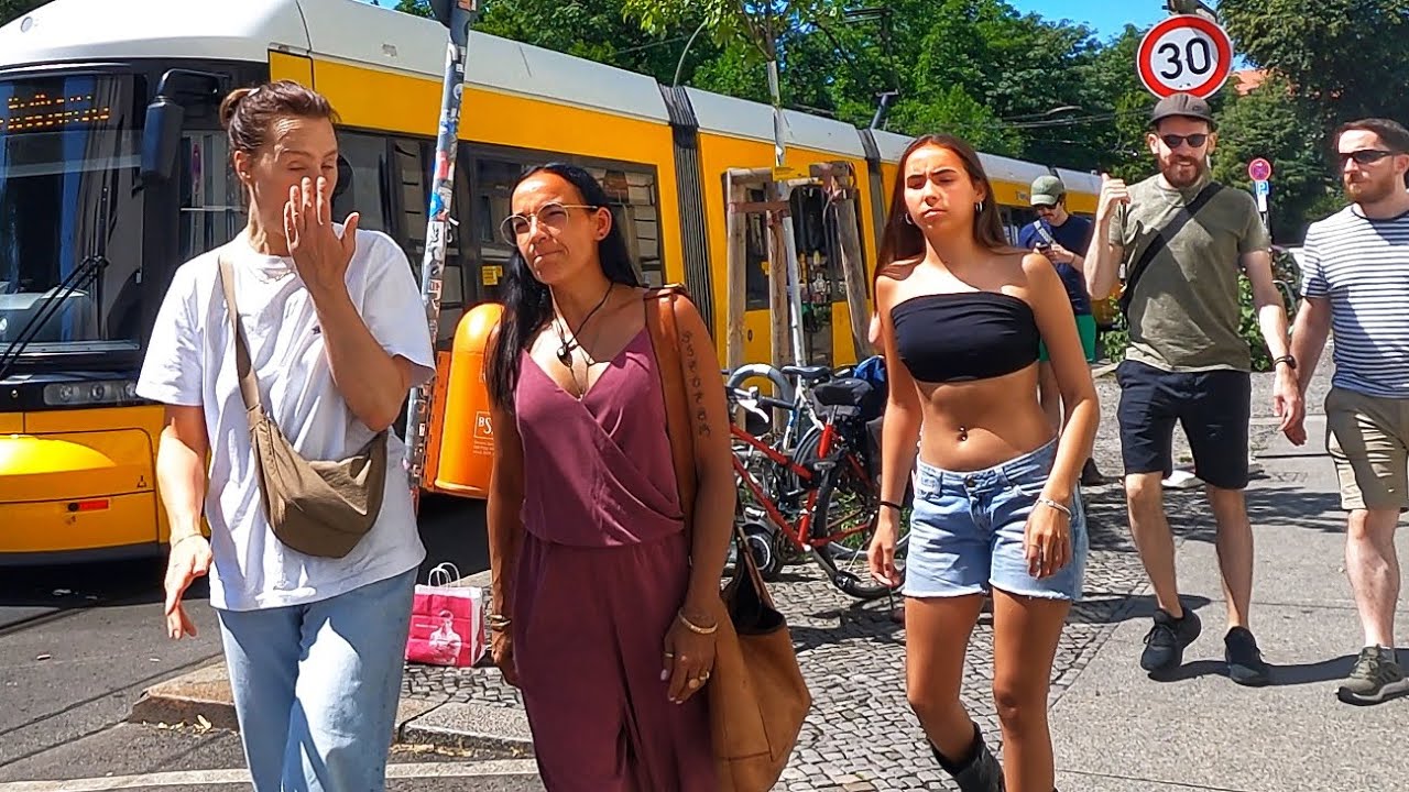 How is BERLIN TODAY? Walk in Berlin from Hackescher Markt. Walk in Berlin Oranienburger Str.