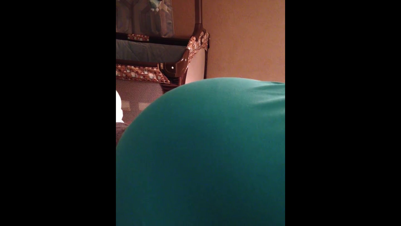 02-2015 The twins moving in the womb at 38 weeks