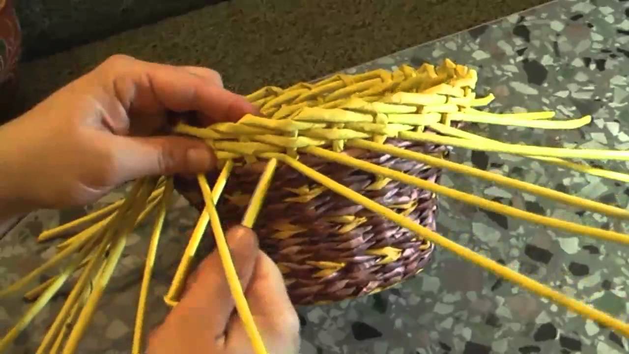 Cesteria con periodicos del redoblaje 