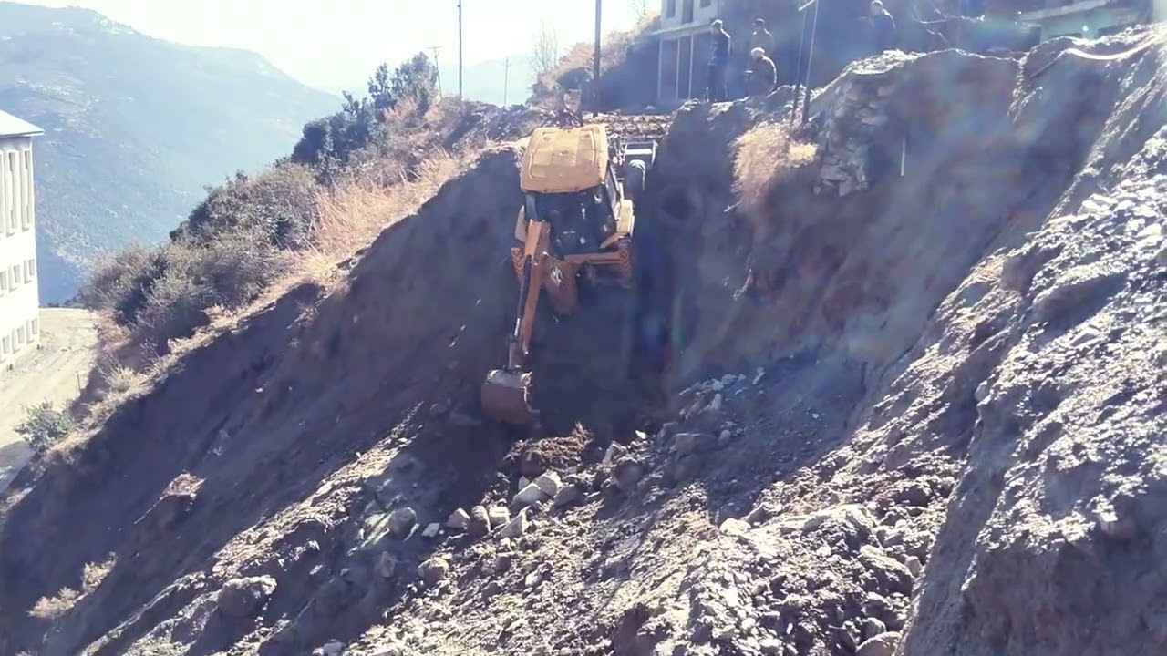 Jcb 3dx  in danger operator power☠️ 💪