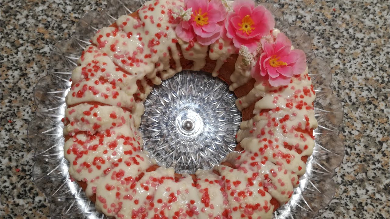 Ciambellone rosa con cuore morbido e glassato con crema al mascarpone e cioccolato bianco #DayforMom