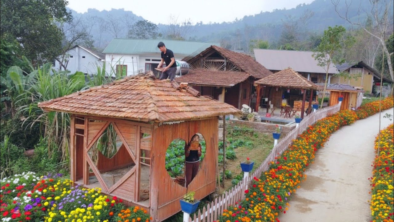 KONG & NHAT quickly repaired the roof of the hut.Taking care of the vegetable garden on the mountain