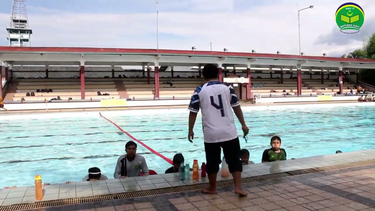 BERENANG DI TIRTA KEMBAR