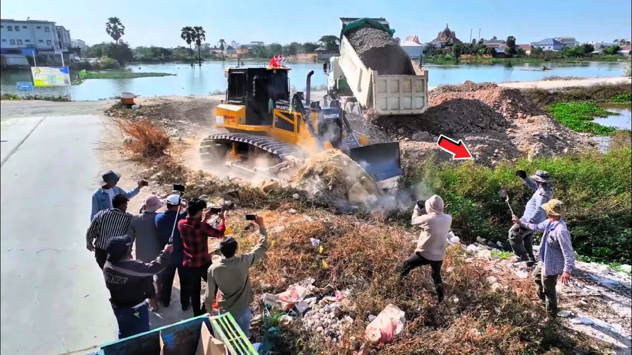 OMG Excellent or SHANTUI DH17C3 Cleaning Forests For Building The Water Using Stones For Pushes