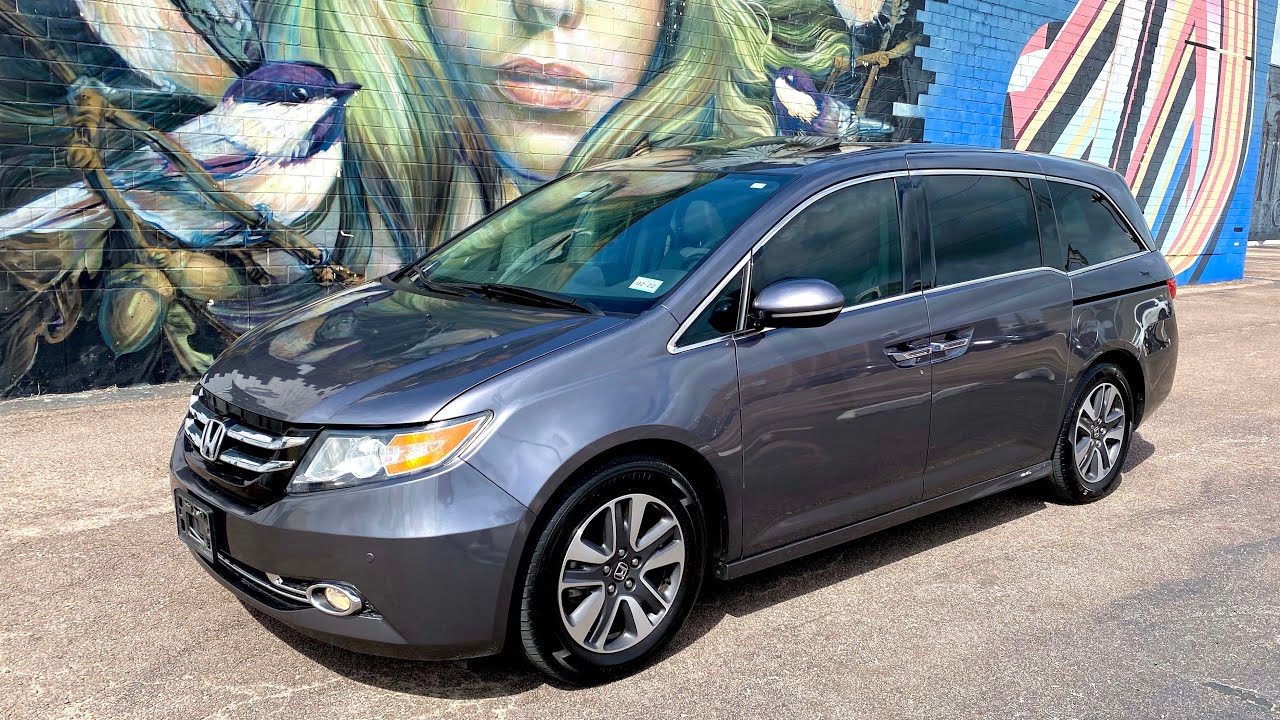 2017 Honda Odyssey Minivan Touring Elite - Walk Around - DVD - Auto Doors - Sunroof - Engine Bay