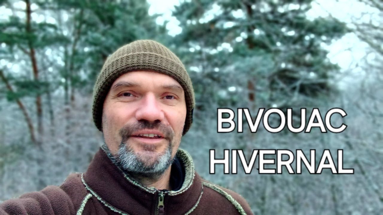 Bivouac solo : neige et buche suédoise