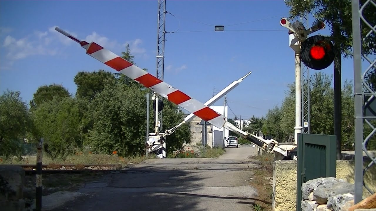 Spoorwegovergang Castellana Grotte (I) // Railroad crossing // Passaggio a livello
