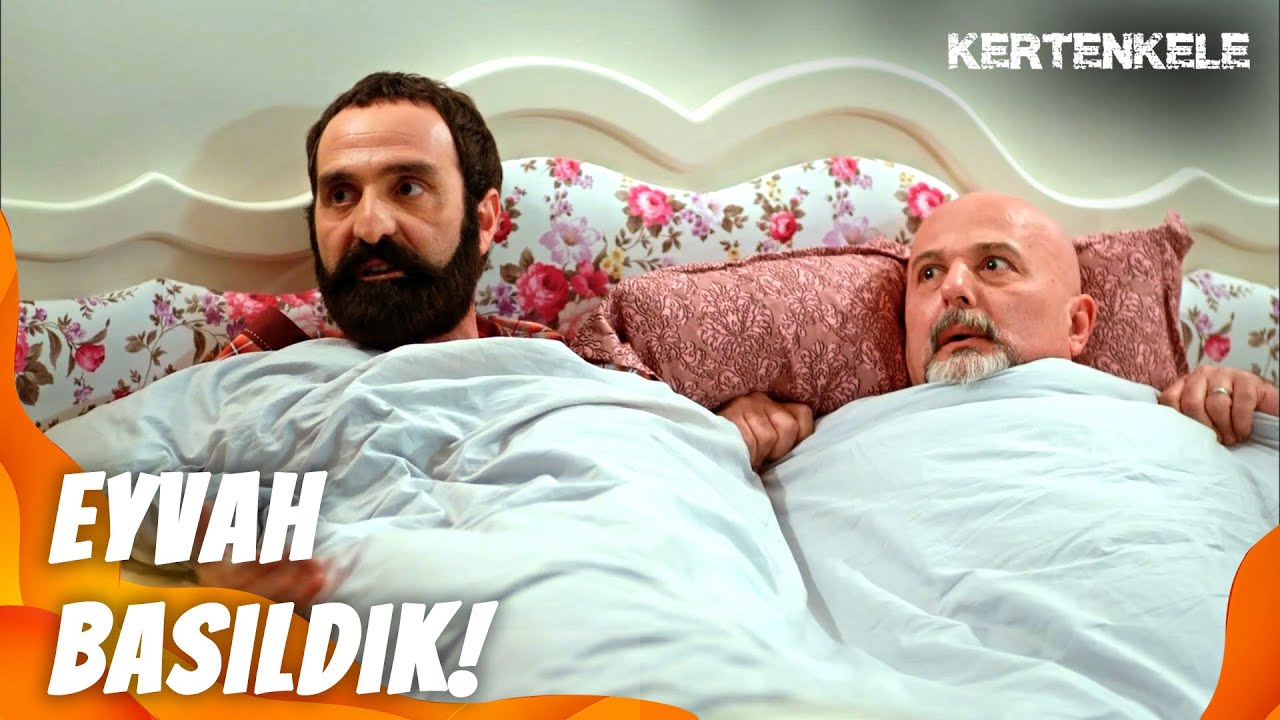 Ferruh ve Ziya aynı yatakta!🫨 - Kertenkele 22. Bölüm