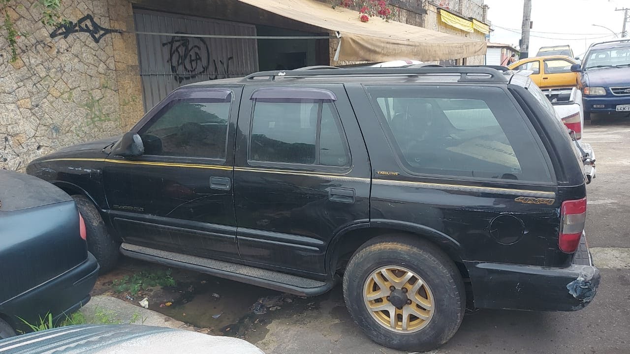 1º Vídeo da Blazer Executive 4.3V6 4X4 automática 1999/99 Preto Liszt da Coleção.