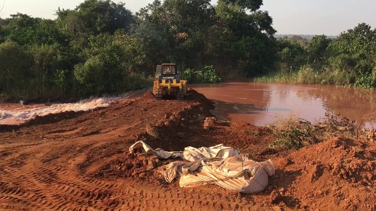 Building a river diversion wall