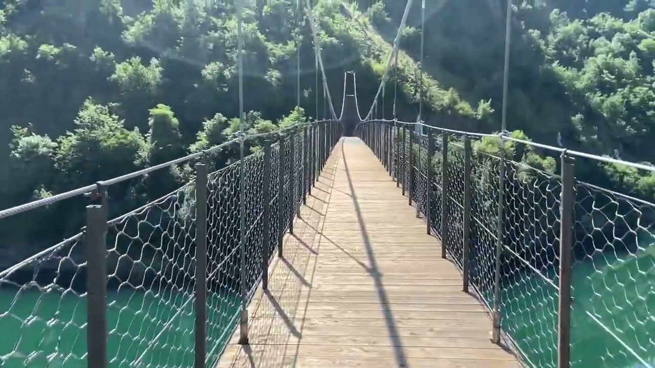 Lago di Vagli - Ponte Tibetano - Vagli Sotto (LU) - Alpi Apuane - Toscana - @tuttitaly