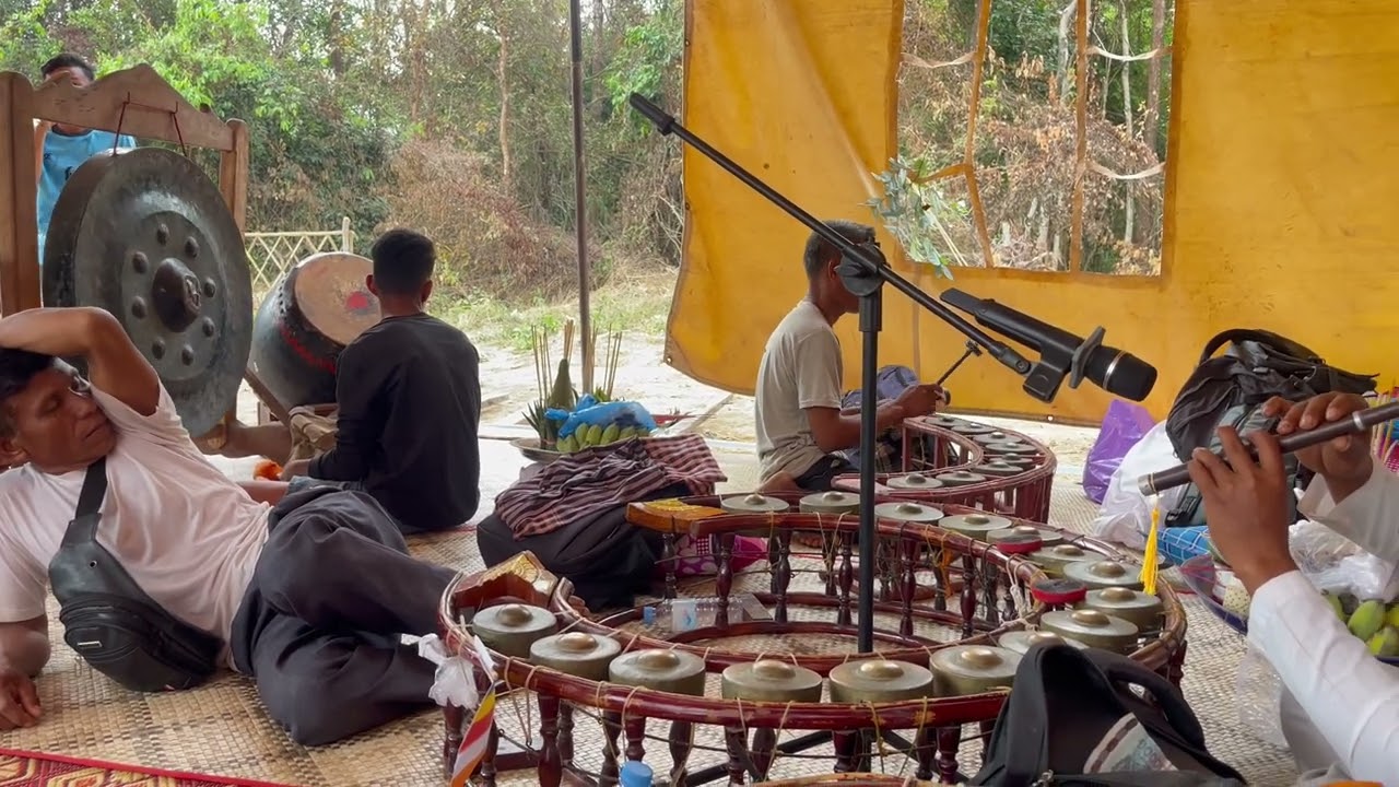 ភ្លេងកម្រមានអ្នកលេង