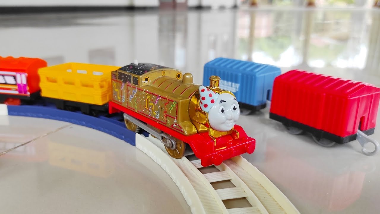 Unboxing Dan Merakit Kereta Api , Golden Thomas , Gerbong Multi Express