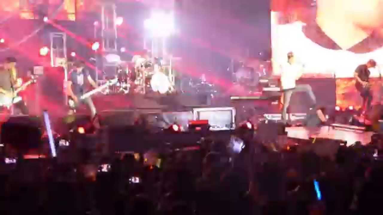 FNC Kingdom in HK - FT Island singing Pray