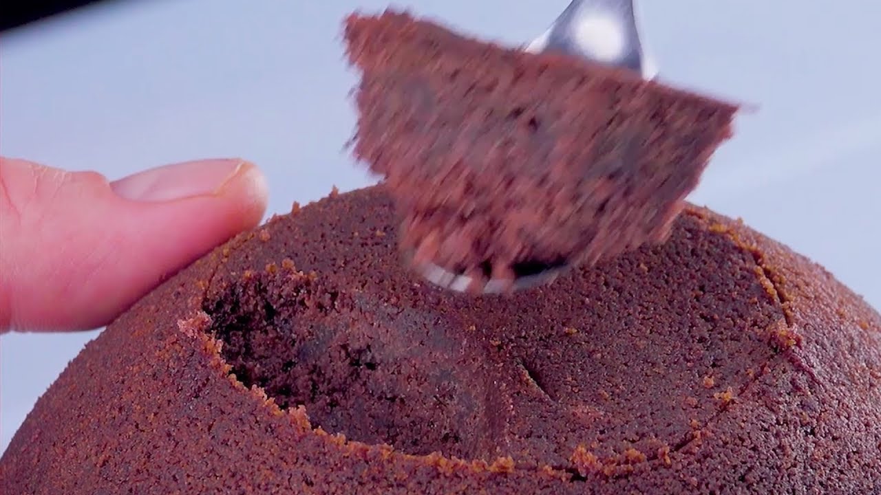 Zuerst denkt man, hier wird ein Kuchen gebacken | Aber am Ende ist es ganz anders