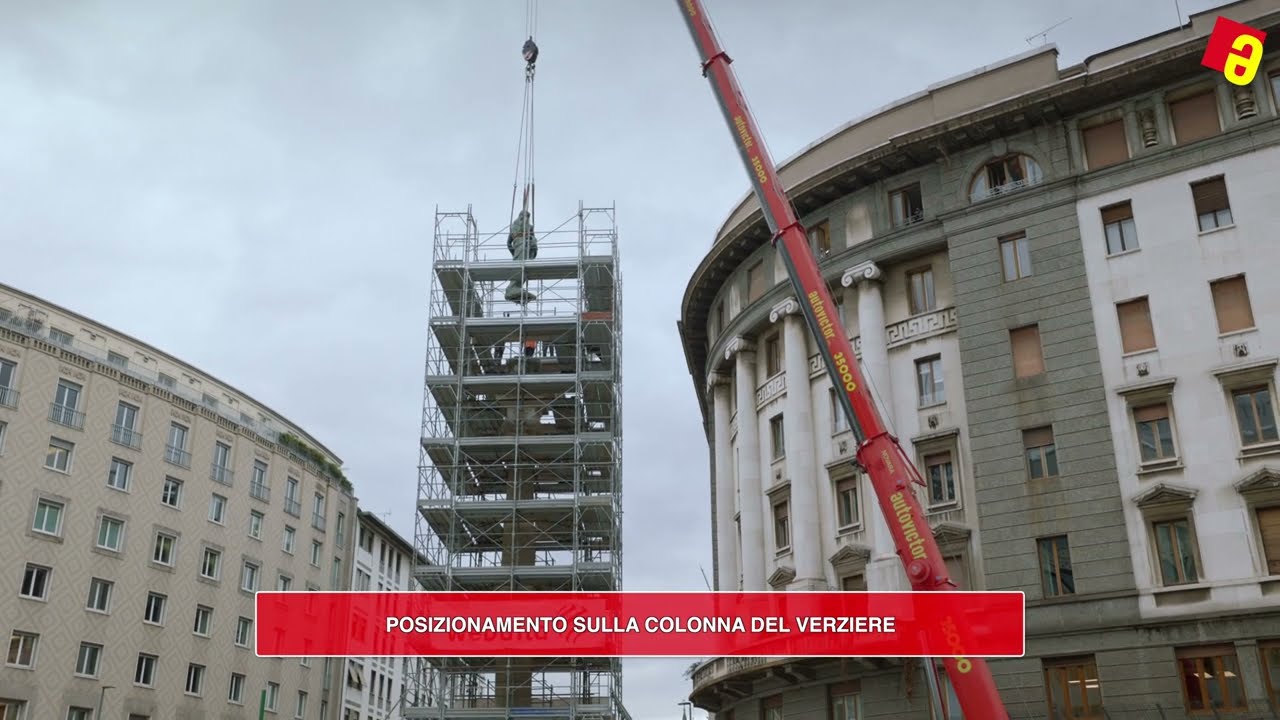 Lifting Verziere statue with Liebherr LTM 1070-4.1 - Milano