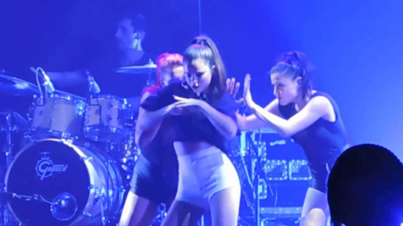Stars Dance Tour SELENA GOMEZ 2013 zenith de paris
