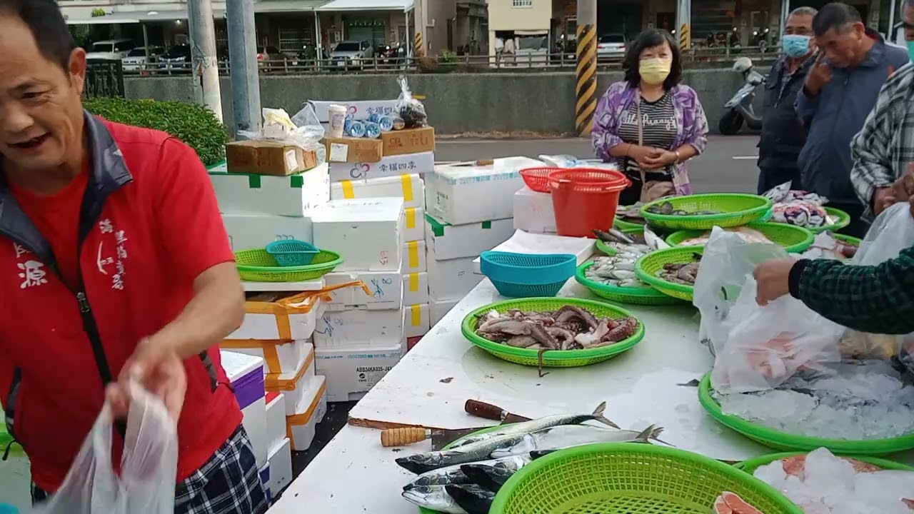 客人越聚越多！阿源海鮮便宜到整攤被掃光！  阿源海鮮拍賣@台中豐原