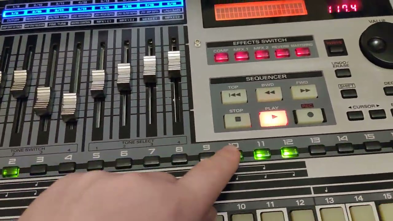roland mc -808 demo spb 2023 test mc808 groovebox sampling