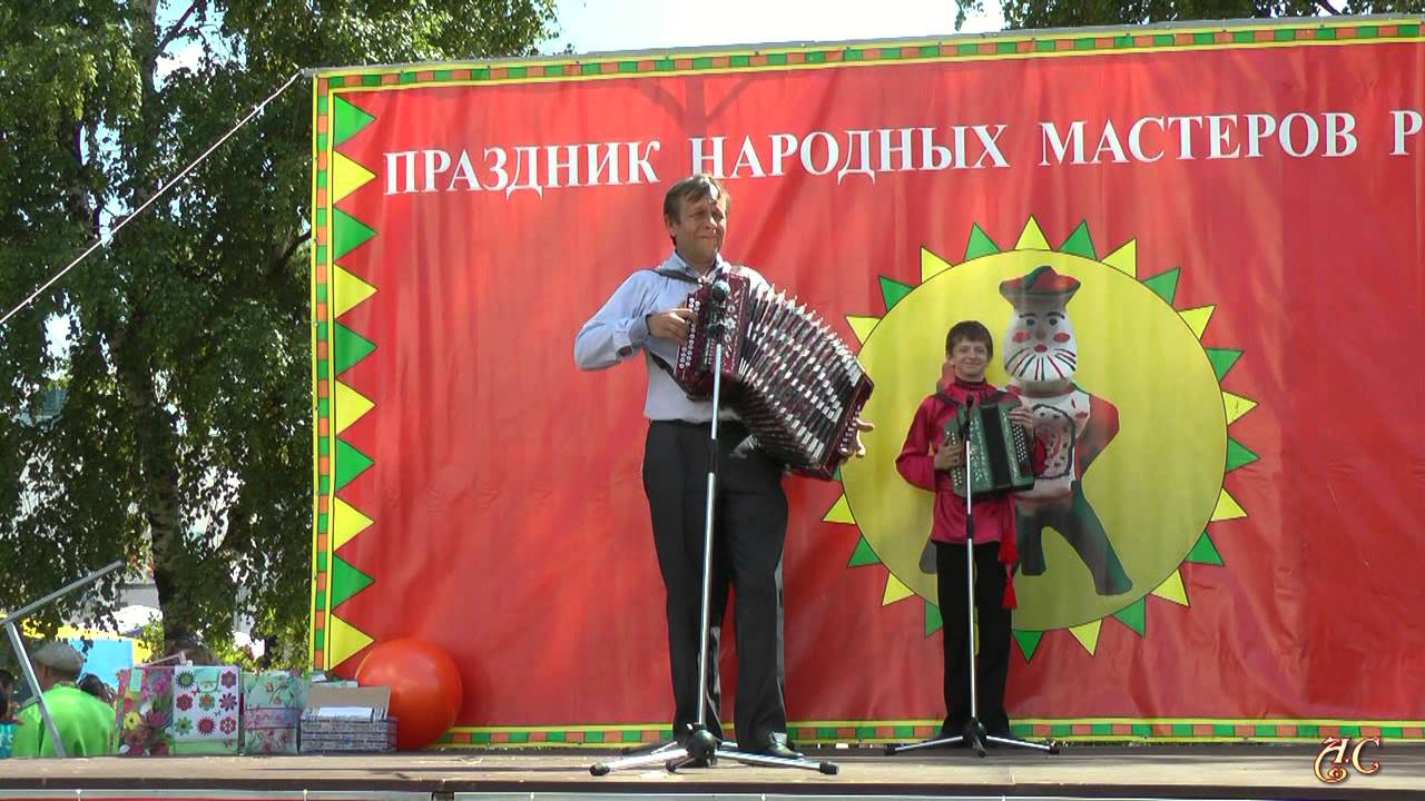 Каргопольские гармонисты     В Голованов и его ученики
