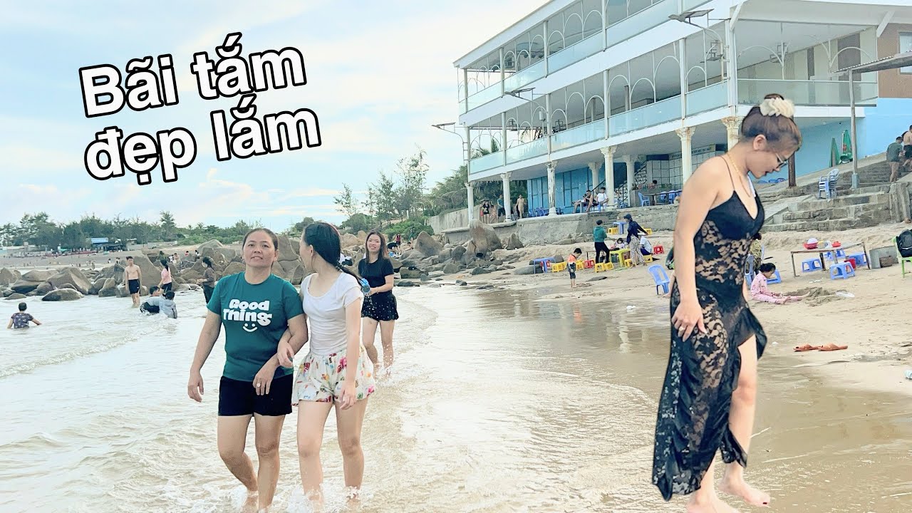Biển Cổ Thạch Náo Nhiệt Du Khách Đỗ Về CheckIn Tắm Biển