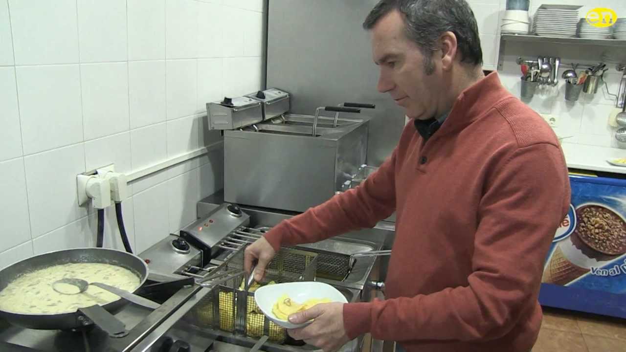 Bar de tapas El Barín: preparación de patatas al Barín