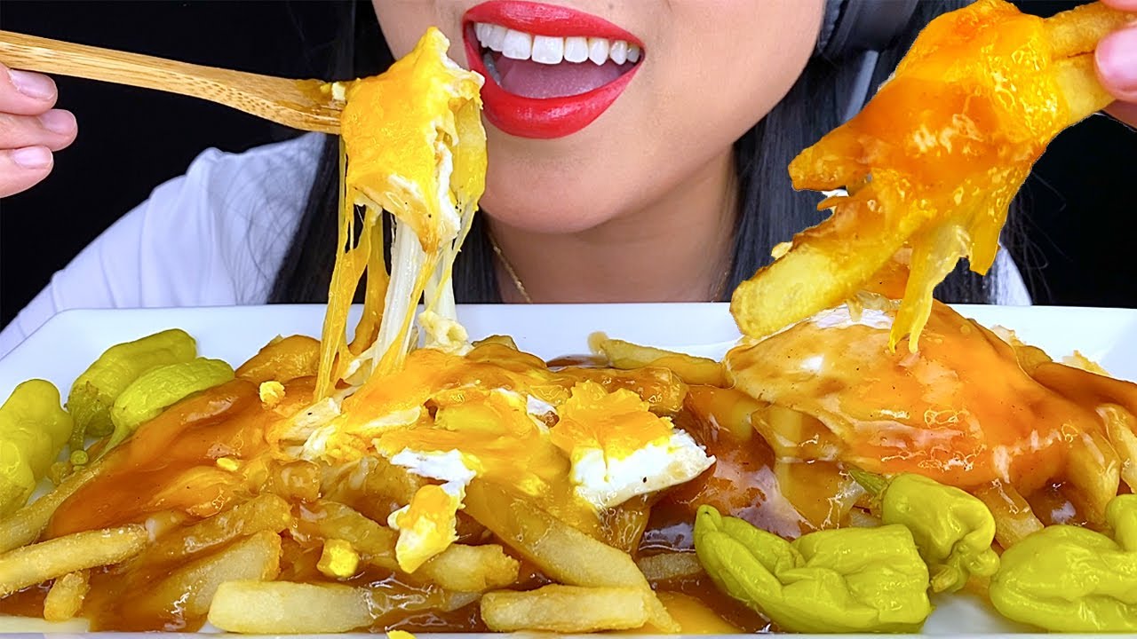 ASMR CHEESY FRIES GRAVY FRIED EGG “DISCO FRIES” 먹방 Eating Sounds MUKBANG (No Talking) ASMR Phan