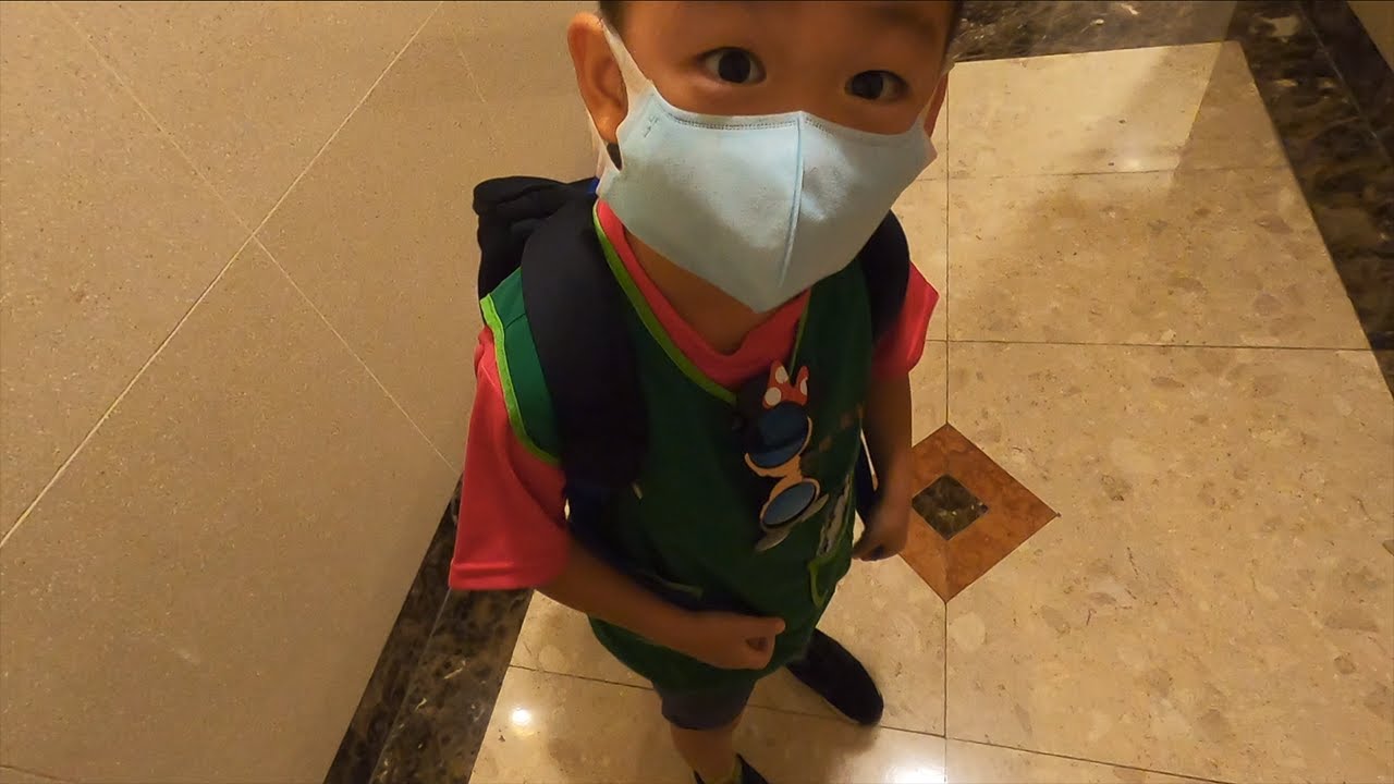 早餐吃7-11楓糖鬆餅｜今天動作慢因為睡褲忘了脫就穿外褲😂