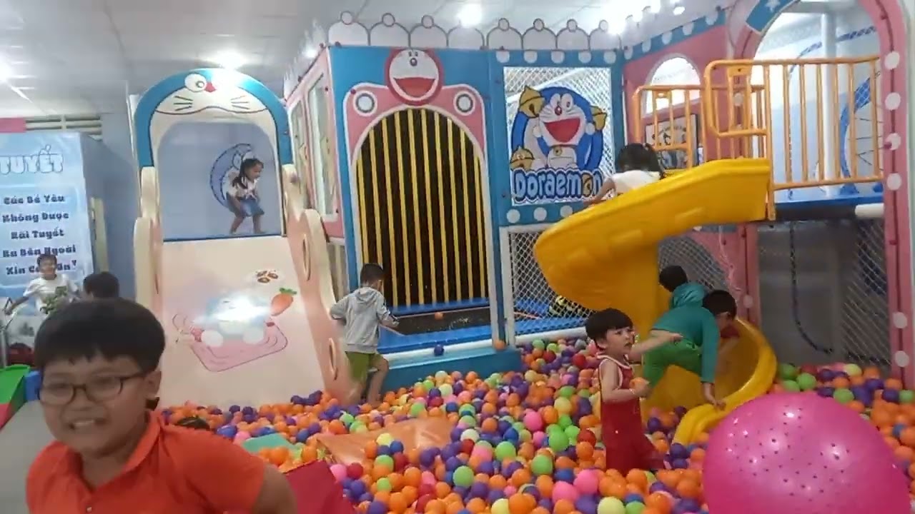 2 chị em đi nhà banh😘😘🥰🥰