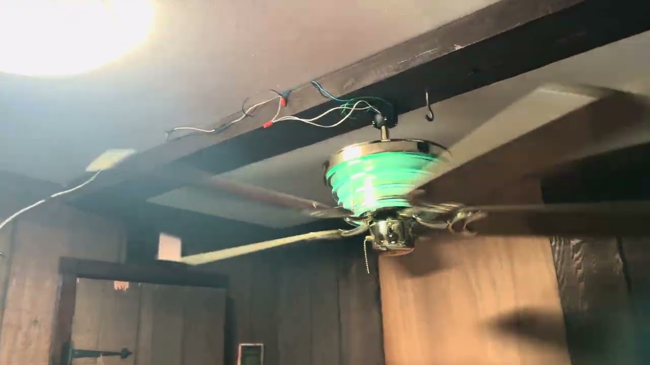 Beverly Hills Art Deco ceiling fan light mode