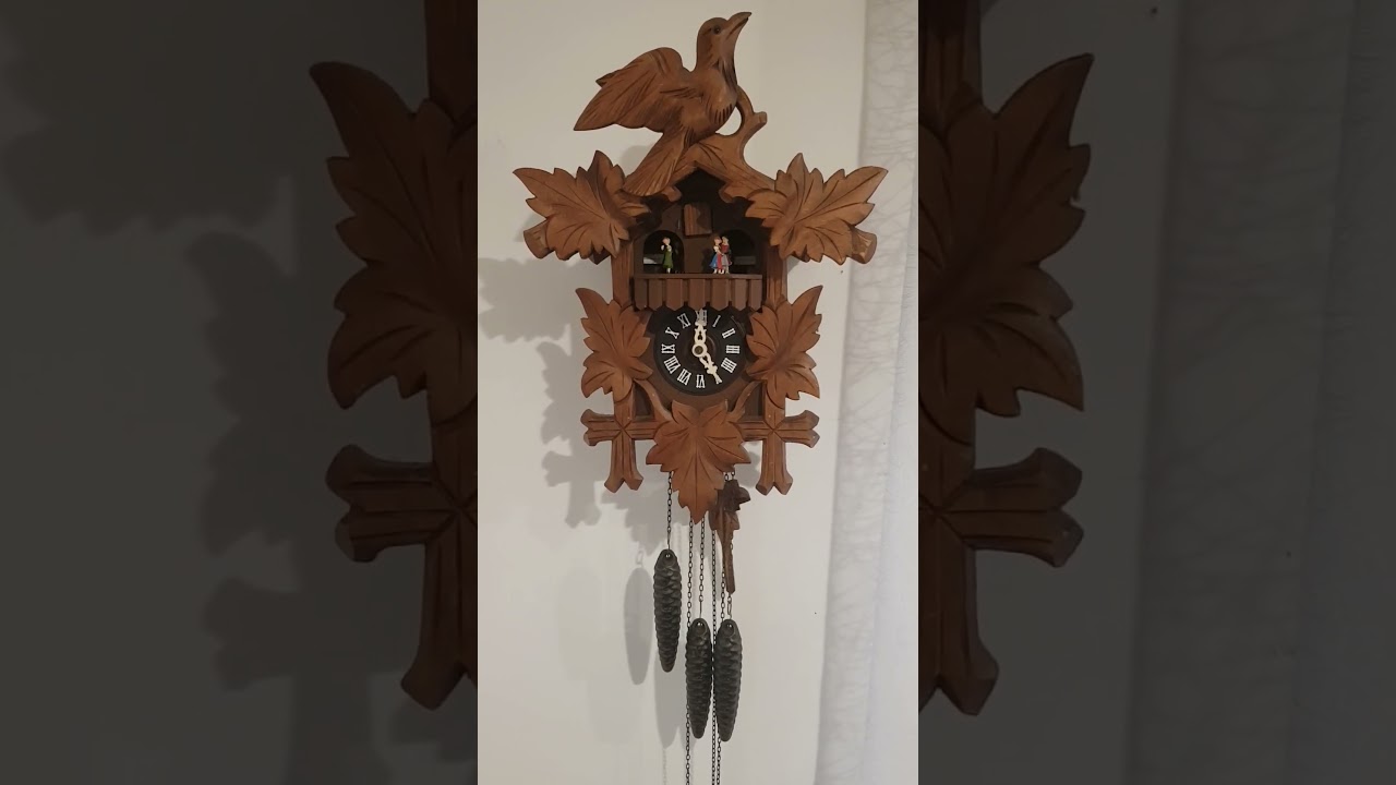 Cuckoo clock dancing ladies 