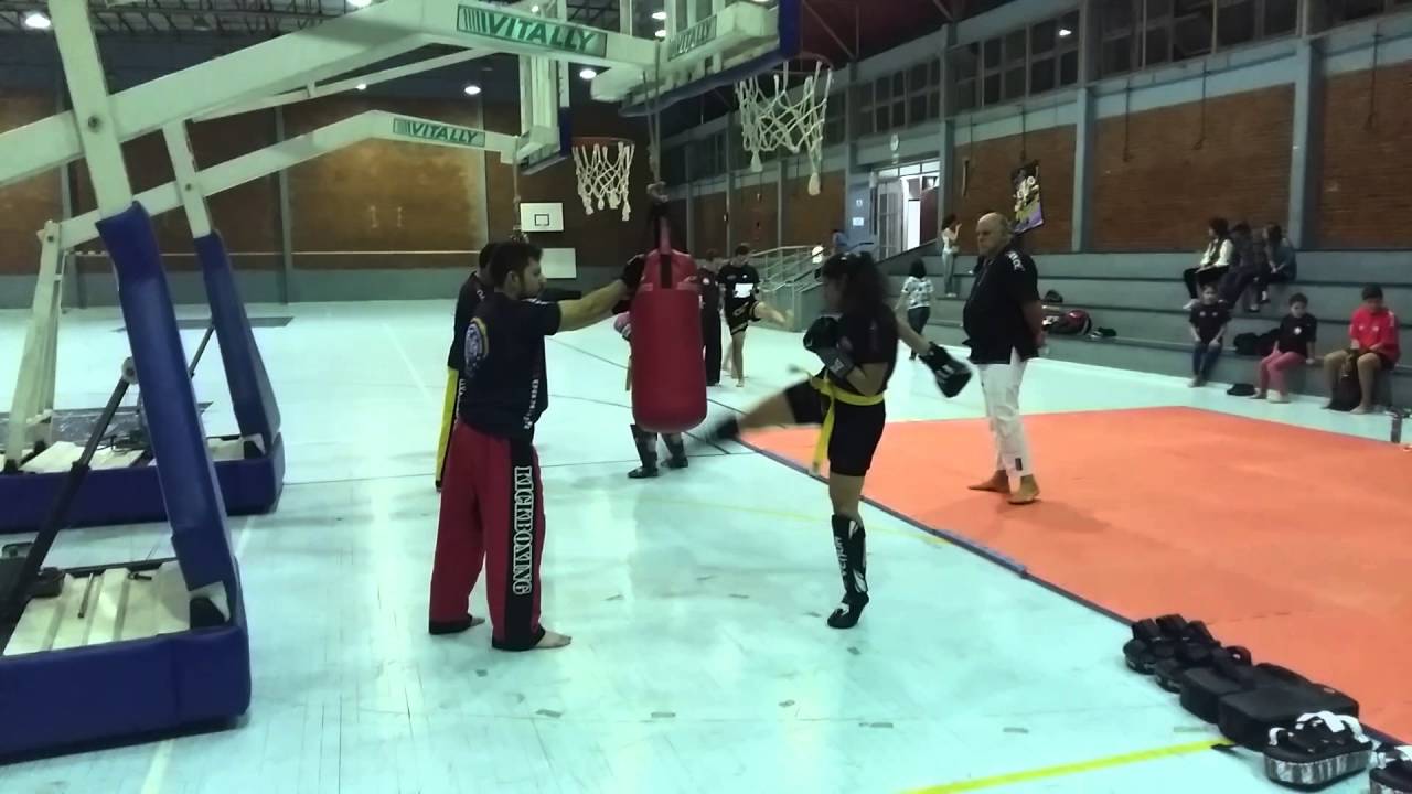 Exame de gradua&ccedil;&atilde;o Kickboxing: Faixa Laranja