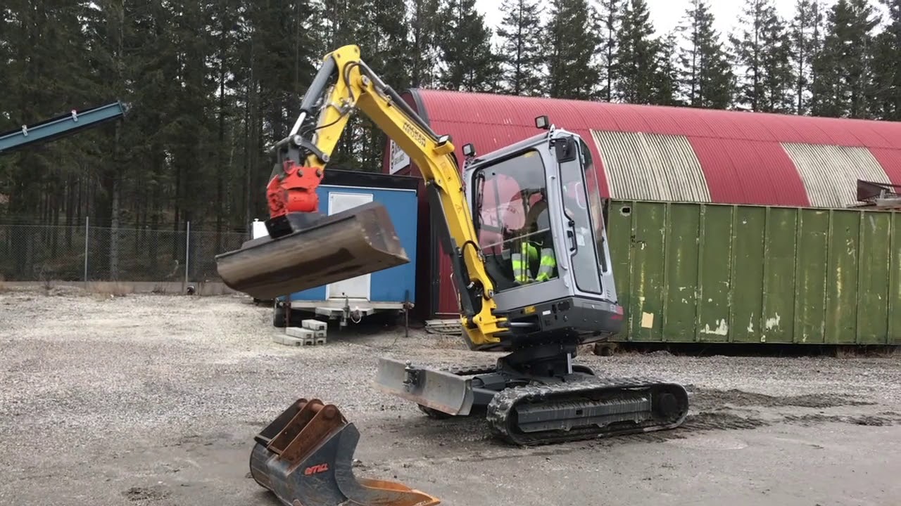Köp Bandgrävare Wacker Neuson EZ 28 med redskap på Klaravik