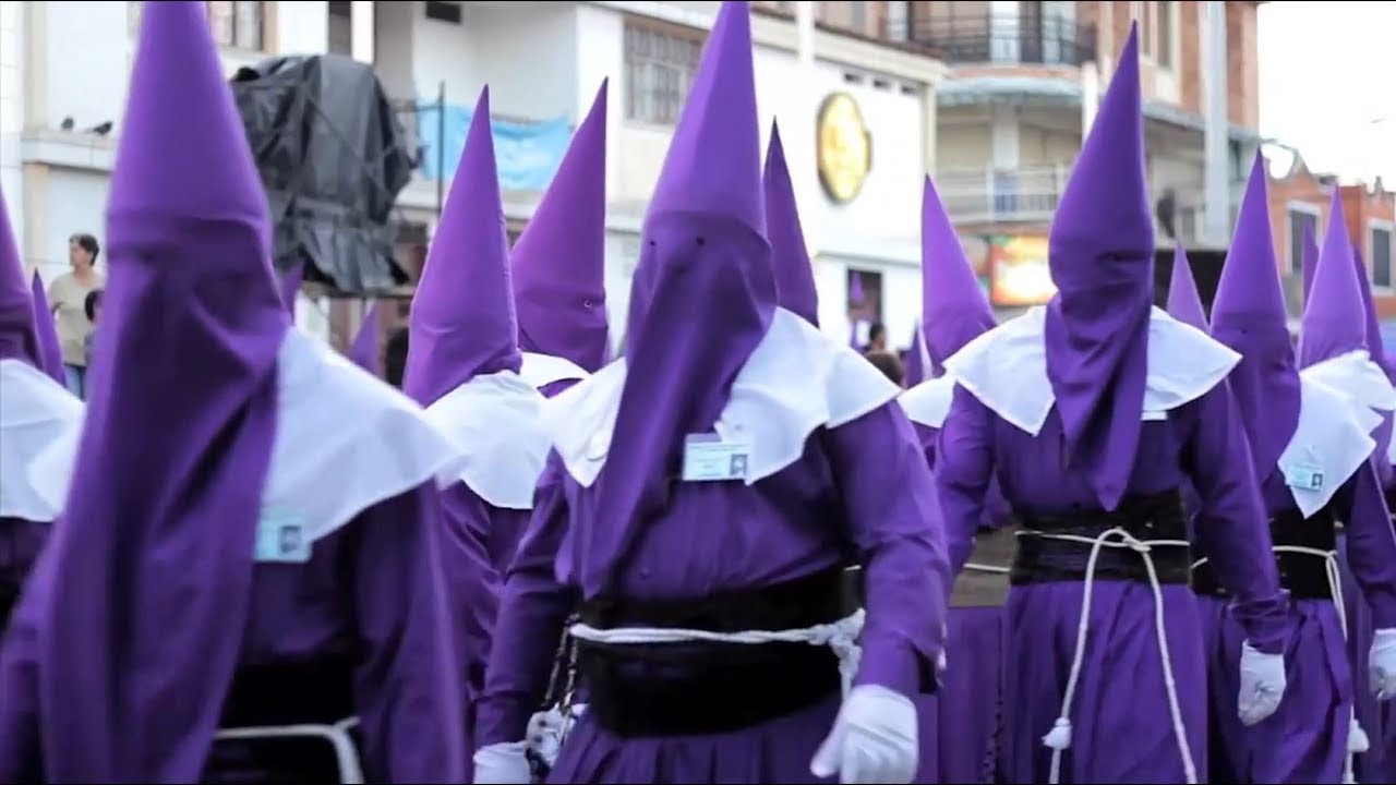Los nazarenos 129 años acompañando los  actos litúrgicos de la  semana santa