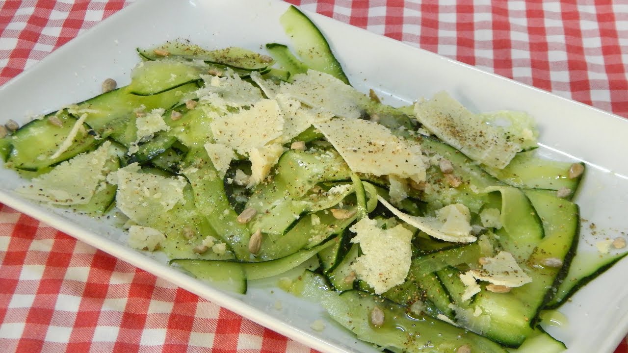 Cómo hacer carpaccio de pepino con queso parmesano